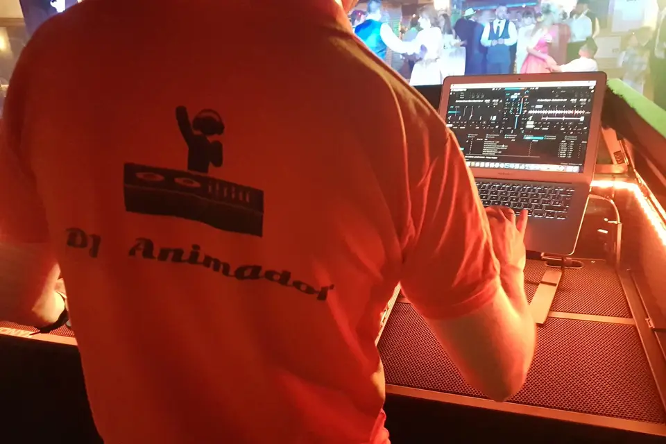 dj-animador_1_136115-1569463935